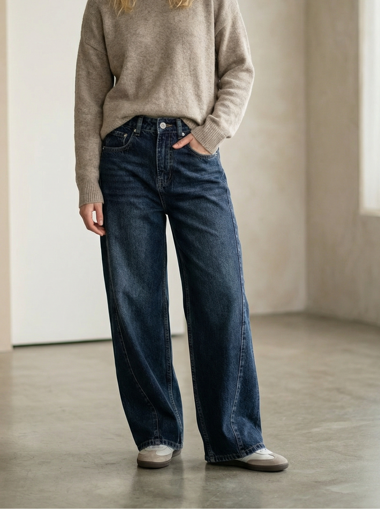 Straight-Leg Denim Jeans – Mid Waist, High Street Style